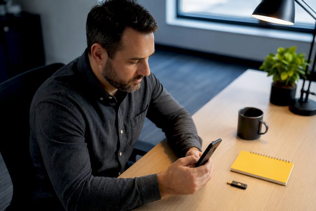 Administrator enrolling a Microsoft 365 MFA method